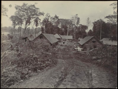 Woningen op een tabaksplantage in Deli (Oost-Sumatra), Bestanddeelnr 838 07