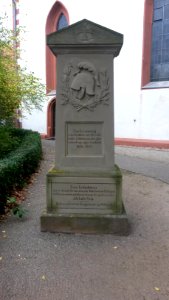 Wolfskehlen, Kriegerdenkmal 70 71 auf dem Kirchplatz