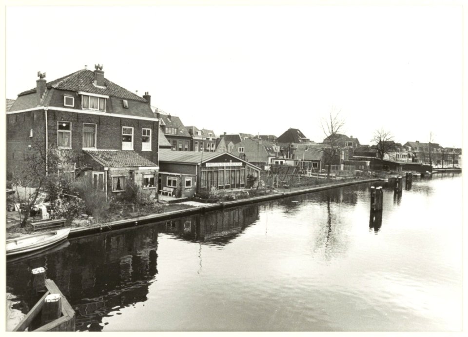 Woningen en speeltuin De Glasblazers aan de Scheepmakersdijk. NL-HlmNHA 54031800