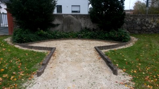 Wolfskehlen, Friedhof, Den Toten der Heimat (1)