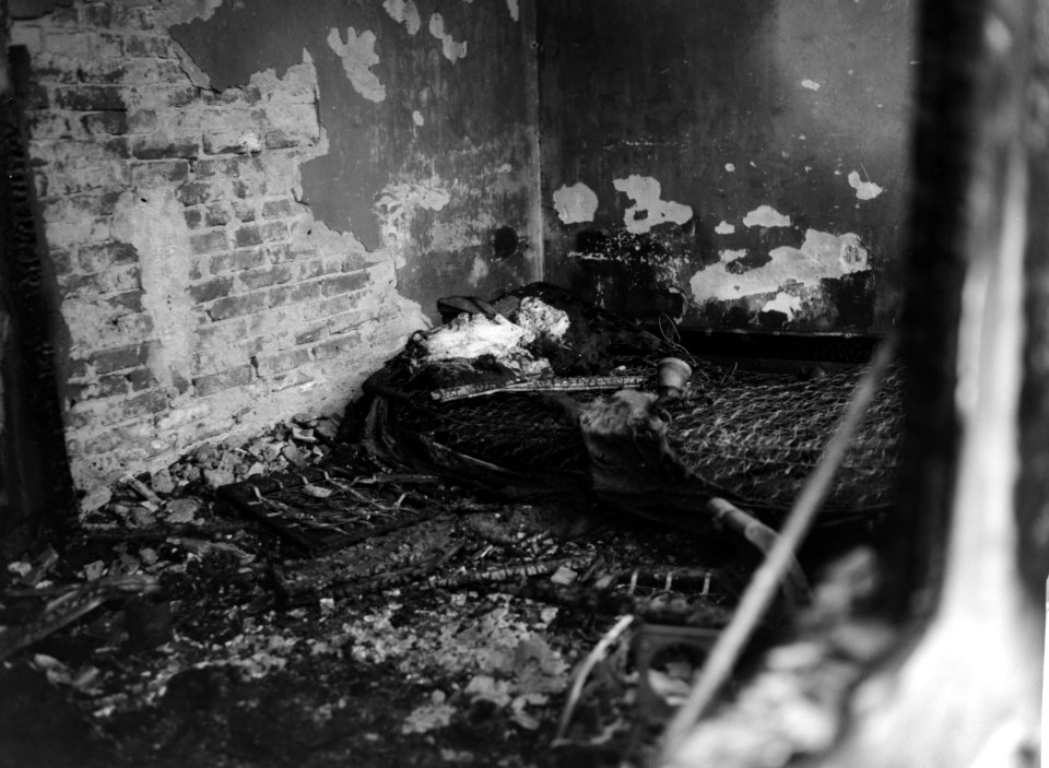 Woning van familie Vroon in Geldermalsen uitgebrand. Het interieur van de woning, Bestanddeelnr 915-7538
