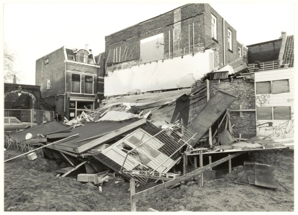 Woning ingestort aan de Kleine Houtstraat. NL-HlmNHA 54015337