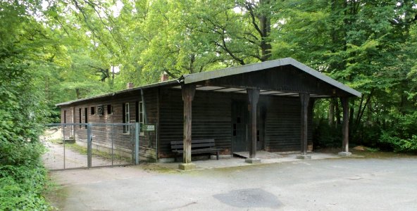 Wolfsburg Waldfriedhof Baracke