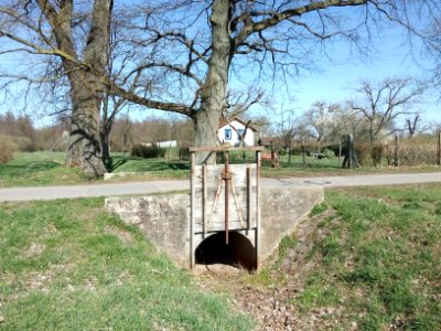 Wolfsraingraben, Schließe und Durchlass