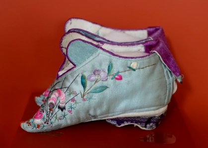 Woman's shoes, China, late 19th to early 20th century, satin, silk, cotton, commercial ribbon - Redpath Museum - McGill University - Montreal, Canada - DSC08207