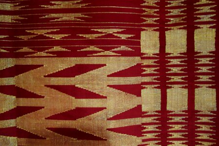 Woman's shawl, Homs, Syria, view 2, 20th century, silk, gold thread - Textile Museum of Canada - DSC00910