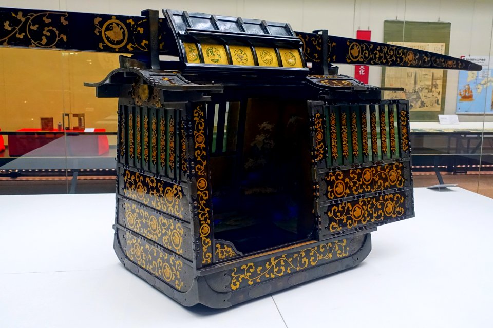 Woman's palanquin with maki-e design, swallow-tail butterfly crest, karakusa pattern - Edo-Tokyo Museum - Sumida, Tokyo, Japan - DSC06665