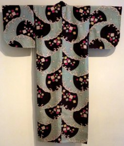 Woman's kimono, first half of 20th century, Honolulu Museum of Art 9070.1