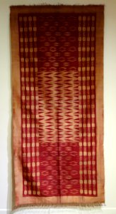Woman's shawl, Homs, Syria, view 1, 20th century, silk, gold thread - Textile Museum of Canada - DSC00908