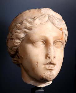 Woman's head, 2nd century AD, marble - Hessisches Landesmuseum Darmstadt - Darmstadt, Germany - DSC00013