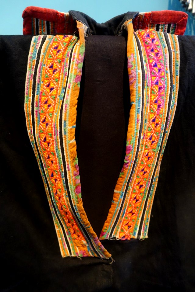 Woman's jacket, Blue Hmong people, Northern Thailand, collected in 1986 - Ethnological Museum, Berlin - DSC01373