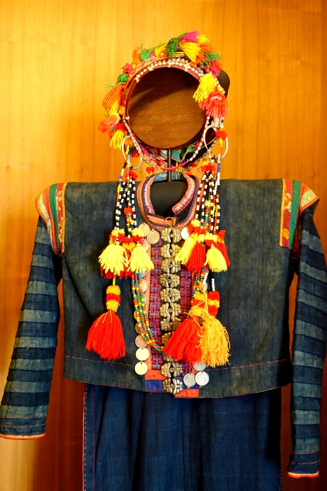 Woman's outfit, La Hu - Vietnam Museum of Ethnology - Hanoi, Vietnam - DSC03127