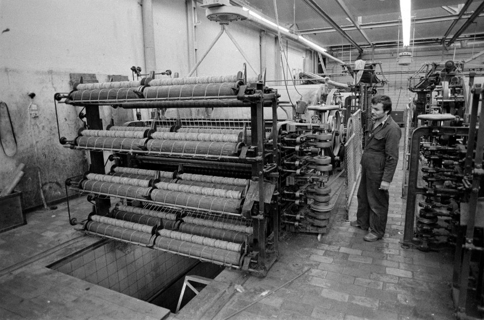 Wolspinnerij Ede in Leiden uit protest tegen afgekondigd sluiting door werknemer, Bestanddeelnr 931-1978