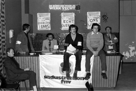 Wolspinnerij Ede in Leiden uit protest tegen afgekondigd sluiting door werknemer, Bestanddeelnr 931-1979