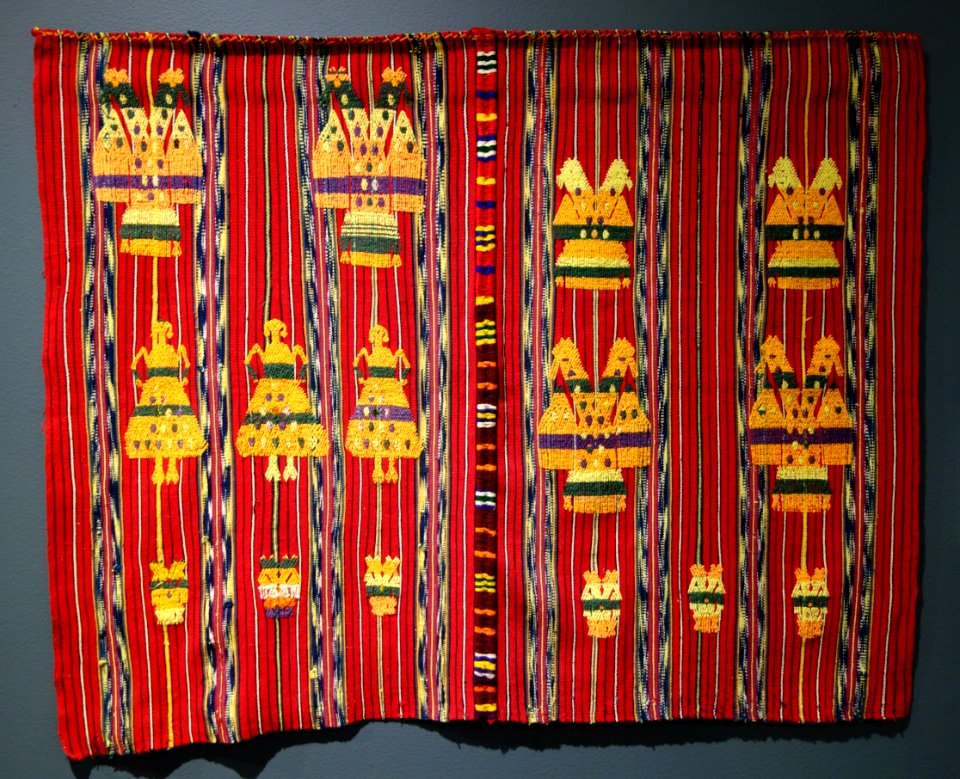 Woman's headcloth, su't, K'iche' Maya, Chichicastenango, mid 20th century, cotton and wool - Textile Museum of Canada - DSC01138