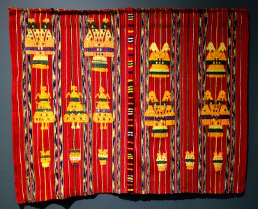 Woman's headcloth, su't, K'iche' Maya, Chichicastenango, mid 20th century, cotton and wool - Textile Museum of Canada - DSC01138