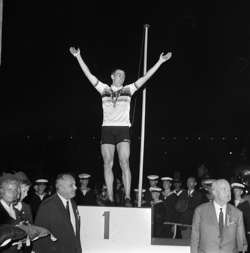 WK Wielrennen op de baan sprint profs finale. Sercu op erepodium, Bestanddeelnr 920-6475