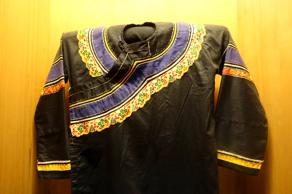 Woman's tunic, Co Lao - Vietnam Museum of Ethnology - Hanoi, Vietnam - DSC02955