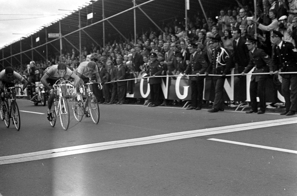 WK Wielrennen te Heerlen finish profs. Merckx verslaat Jan Janssen, Bestanddeelnr 920-6703