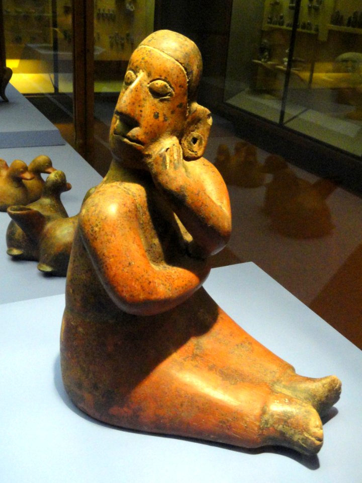 Woman, Colima - Mesoamerican objects in the American Museum of Natural History - DSC06015