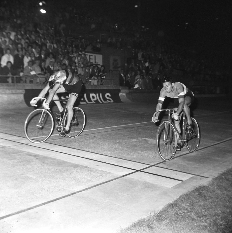 WK Wielrennen op de baan sprint profs finale. Sprint links Sercu wint, Maspes, Bestanddeelnr 920-6480