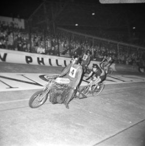 WK Wielrennen op de baan finale prof stayers. Leo Proost in aktie daarachter J. , Bestanddeelnr 920-6491