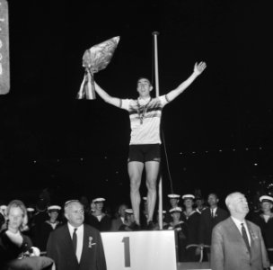 WK Wielrennen op de baan sprint profs finale. Sercu op erepodium, Bestanddeelnr 920-6474