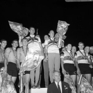 WK Wielrennen op de baan. De Russische ploeg op podium, Bestanddeelnr 920-6469
