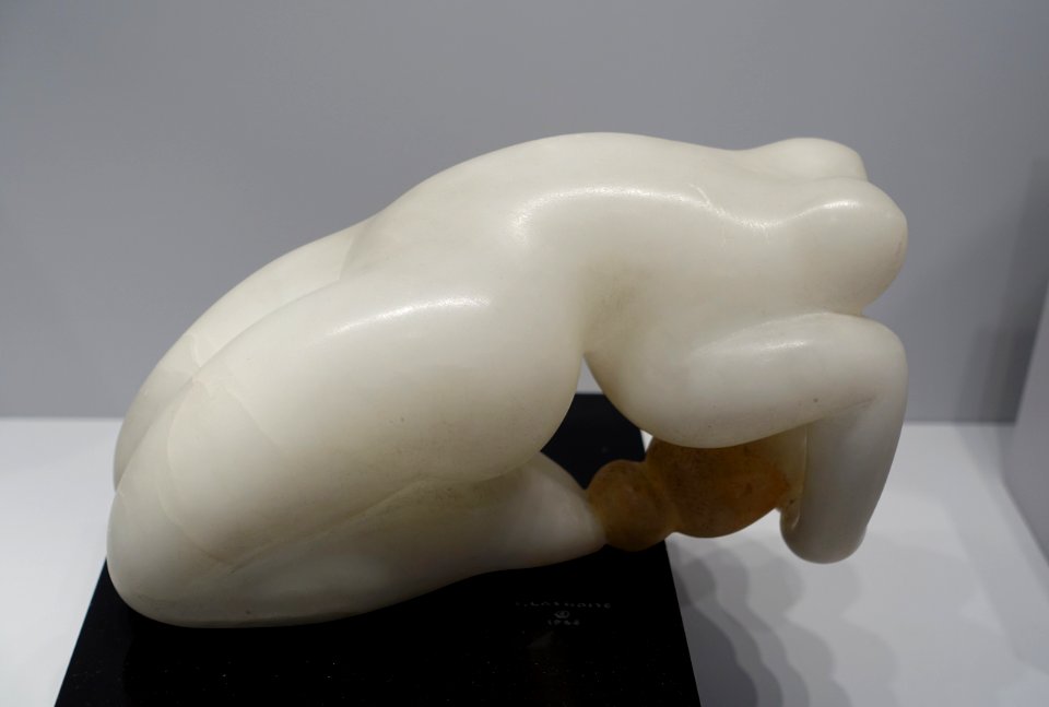 Woman Bending Backward, by Gaston Lachaise, 1926, alabaster - Fogg Museum - Harvard University - DSC01815