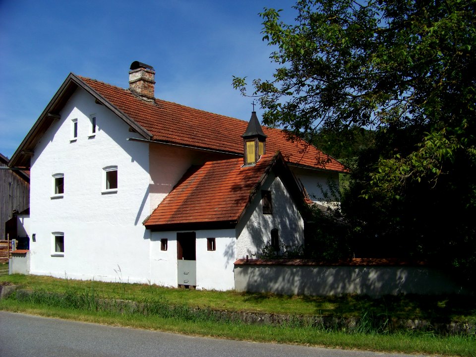 Wolfsbach-15-mit-Hofkapelle