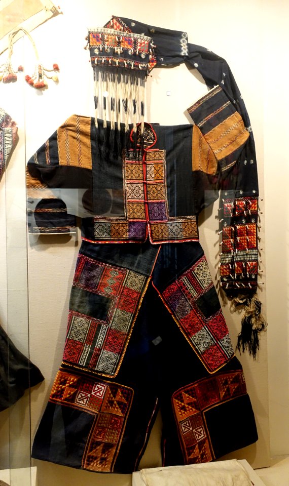 Woman's costume, Black Lo Lo, Ha Giang province - Vietnam National Museum of Fine Arts - Hanoi, Vietnam - DSC05139