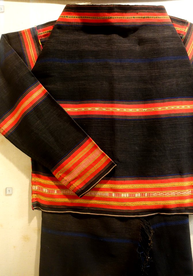 Woman's costume, E De, Dac Lac province - Vietnam National Museum of Fine Arts - Hanoi, Vietnam - DSC05131