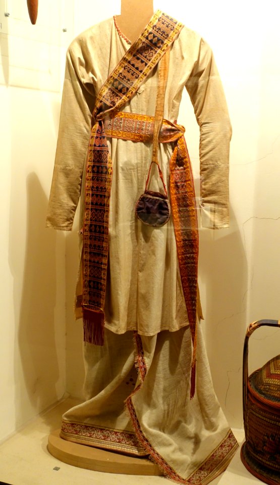 Woman's costume, Cham, Ninh Thuan province - Vietnam National Museum of Fine Arts - Hanoi, Vietnam - DSC05160