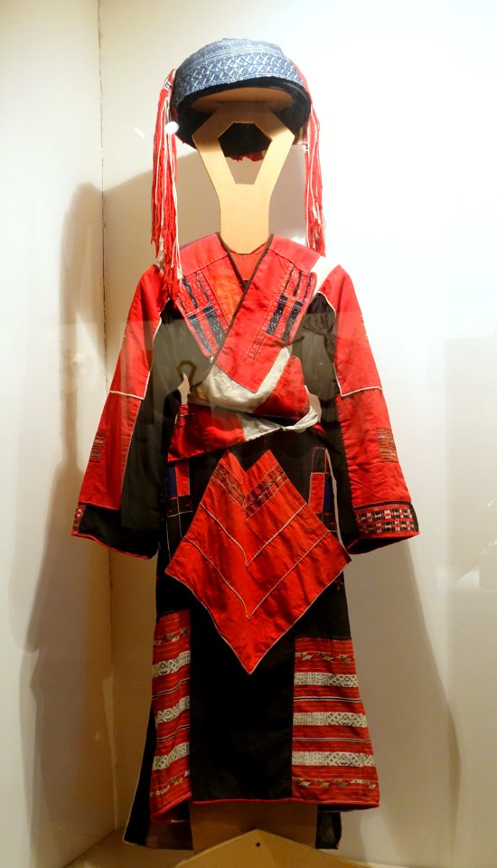 Woman's costume, Pa Then, Ha Giang province - Vietnam National Museum of Fine Arts - Hanoi, Vietnam - DSC05182
