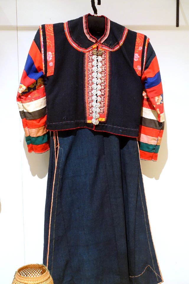 Woman's costume, Ha Nhi, Muong Te, Lai Chau, 1980 - Vietnamese Women's Museum - Hanoi, Vietnam - DSC04302