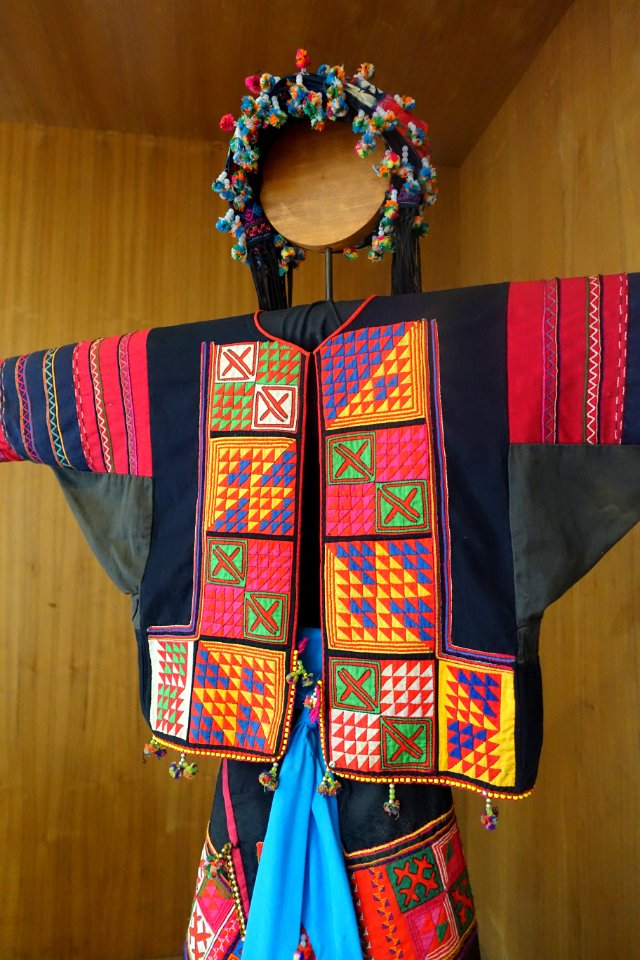 Woman's costume, Lo Lo - Vietnam Museum of Ethnology - Hanoi, Vietnam - DSC03090
