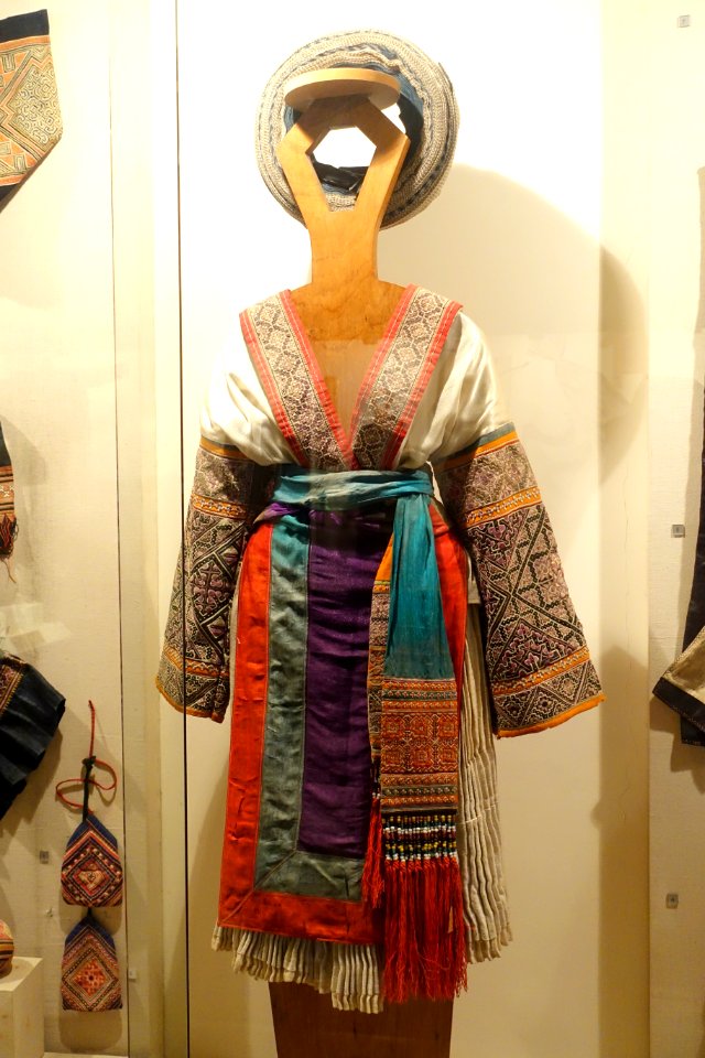 Woman's costume, Mong (Mong Do), Ha Giang province - Vietnam National Museum of Fine Arts - Hanoi, Vietnam - DSC05196