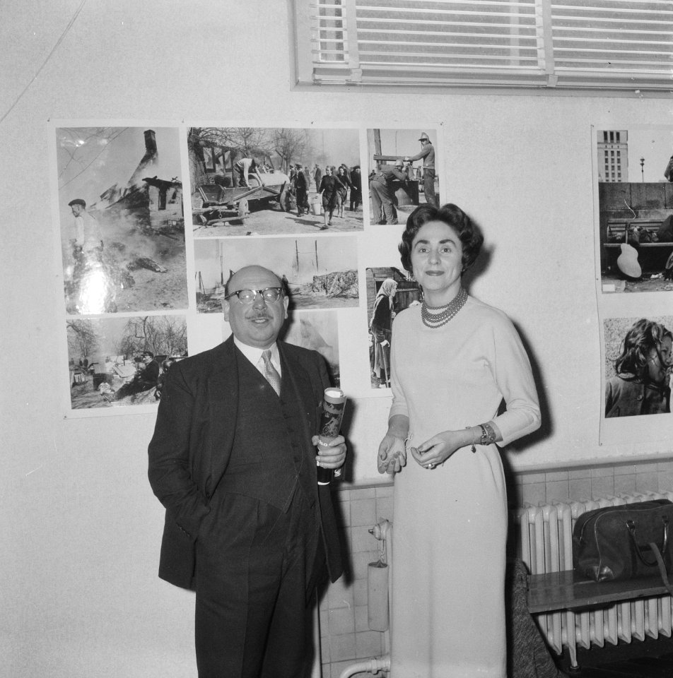 Wolrdpressfoto, juryleden Simon Clyne, Frau Marie Louise Loffler, Bestanddeelnr 909-4758