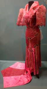 Woman's costume from the Philippines, Honolulu Museum of Art 5752.1 photo
