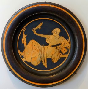 Woman playing kottabos, plate, by the Bryn Mawr Painter, Attic Greek, c. 480 BC, red-figure terracotta - Sackler Museum - Harvard University - DSC01771