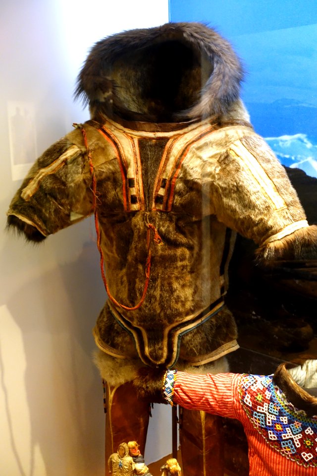 Woman's anorak, Inuit people, Egedesminde, Greenland, sealskin with dogskin collar, No. 1920.11.0117 - Etnografiska museet - Stockholm, Sweden - DSC01290