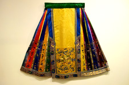 Woman's apron, China, late 19th to early 20th century, silk, cotton, fur, golden thread, satin - Textile Museum of Canada - DSC00822