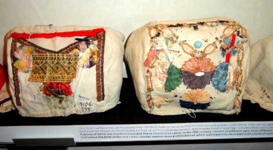 Woman's bonnets, Livonian, 19th century - Museum of Cultures (Helsinki) - DSC04761
