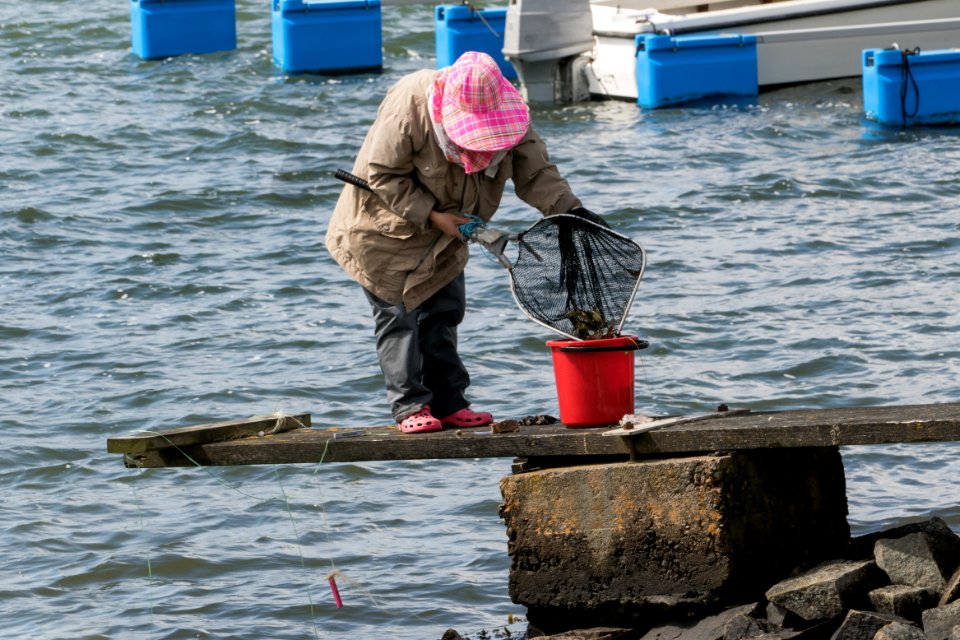 Woman fishing for shore crabs 6