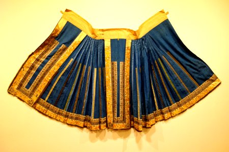 Woman's apron, China, late 19th to early 20th century, silk, cotton, fur, golden thread, satin - Textile Museum of Canada - DSC00824