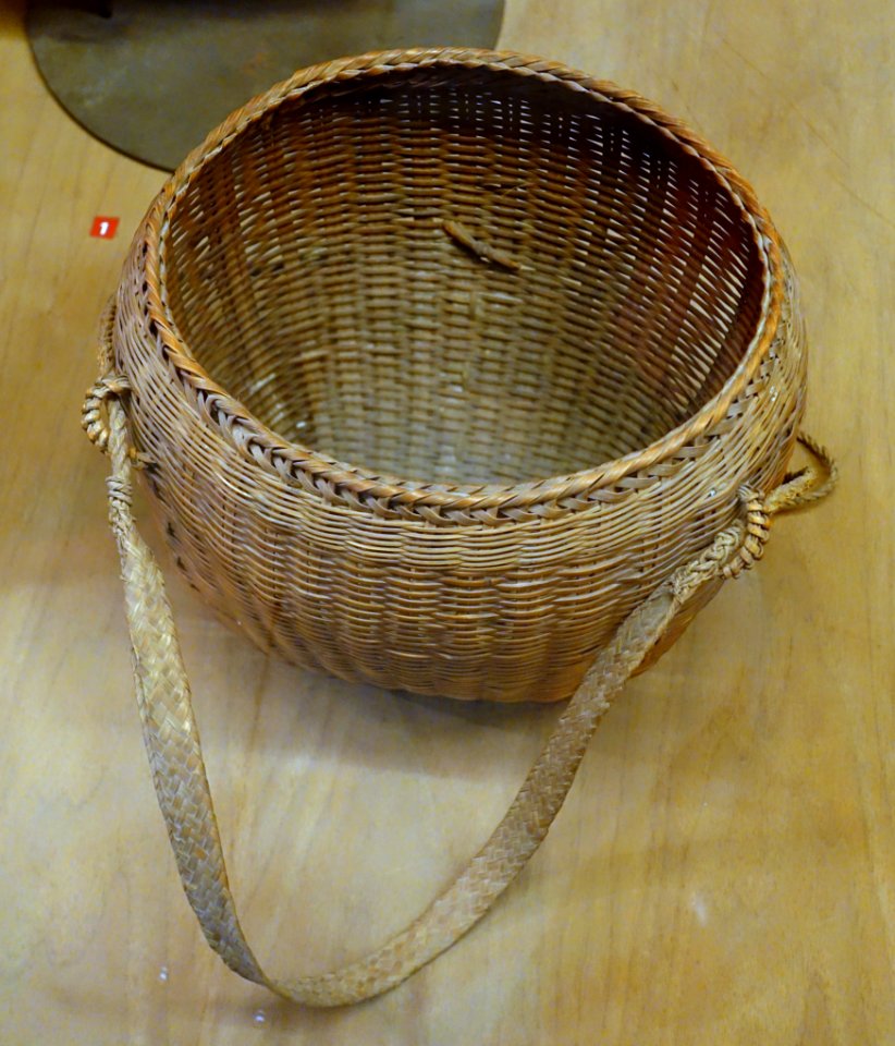 Woman's basket, Lu - Vietnam Museum of Ethnology - Hanoi, Vietnam - DSC02882