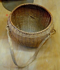Woman's basket, Lu - Vietnam Museum of Ethnology - Hanoi, Vietnam - DSC02882