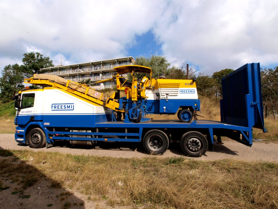 Wirtgen K 536 on transporter p1