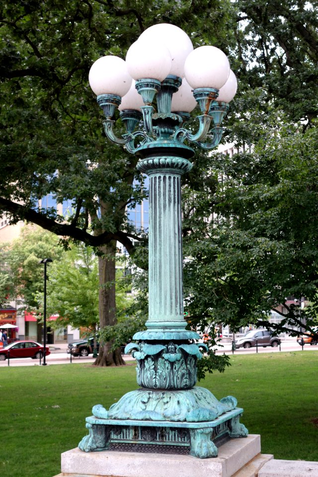 Wisconsin State Capitol light fixture - Madison, WI - DSC02763