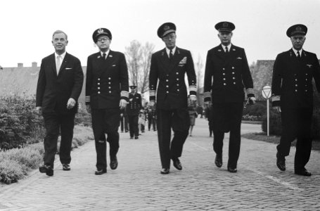 Wisseling Hoofdvloot predikant. Minister Visser , ds. Sepmeyer , prins Bernhard , Bestanddeelnr 913-0011